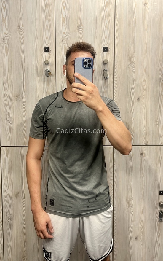Gustavo, enrollado y sociable. 677799518. Citas en CÁDIZ, CÁDIZ. www.cadizcitas.com.