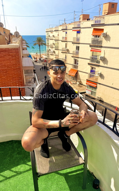 Ángel, chico latino. 614772935. Citas en CÁDIZ, CÁDIZ. www.cadizcitas.com.
