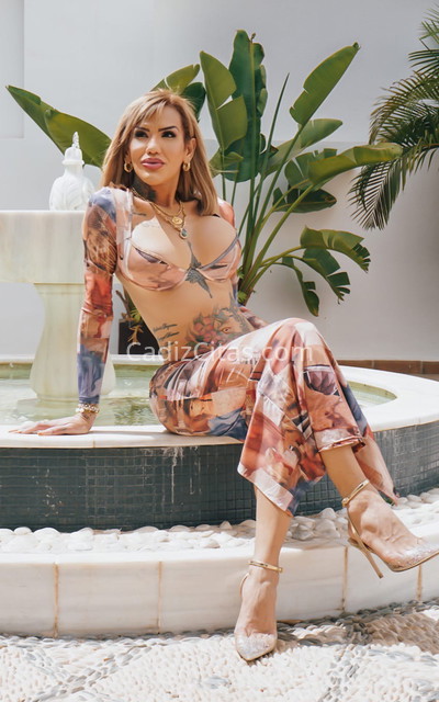 Daniela, hermosa trans con porte modelo. 697217910. Citas en CÁDIZ, CÁDIZ. www.cadizcitas.com.